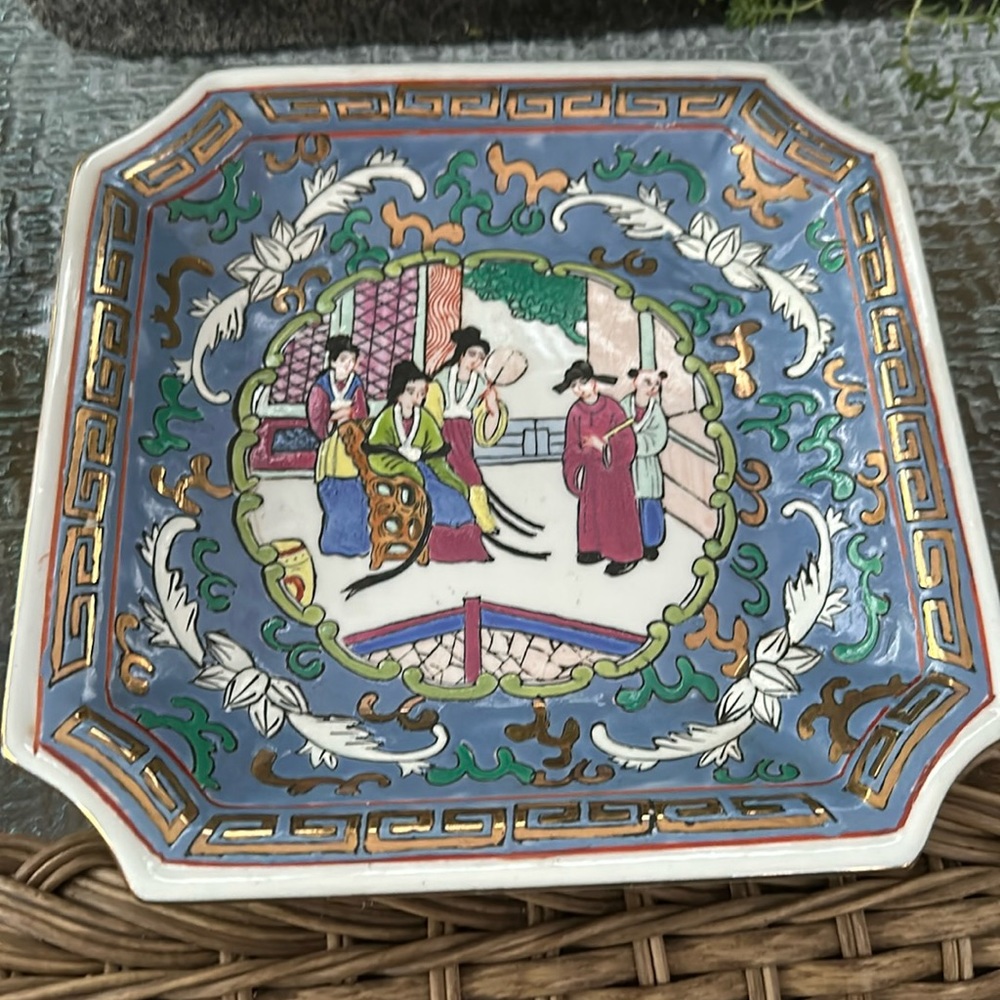 Vintage & Regal HEYGILL IMPORTS, Hand Painted 7 3/4” Chinese Famille plate